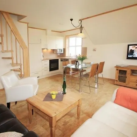 Mit Balkon Fuer Vier Personen Und Ein Kind Wittenbeck
