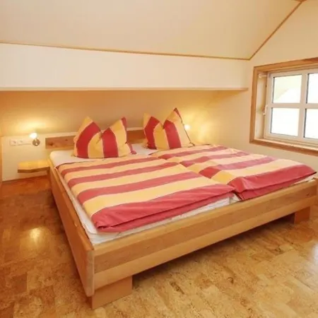 Mit Balkon Fuer Vier Personen Und Ein Kind